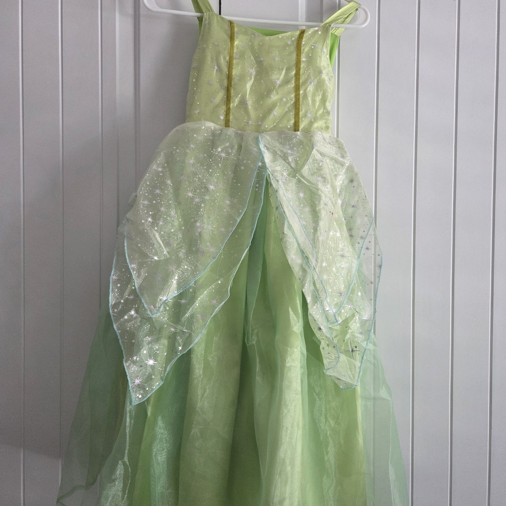 Green Dance Dress with Spaghetti Straps and Flowing Skirt
